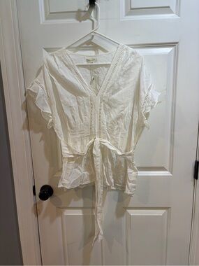 NWT Max Studio White Tie-Front V-Neck Blouse